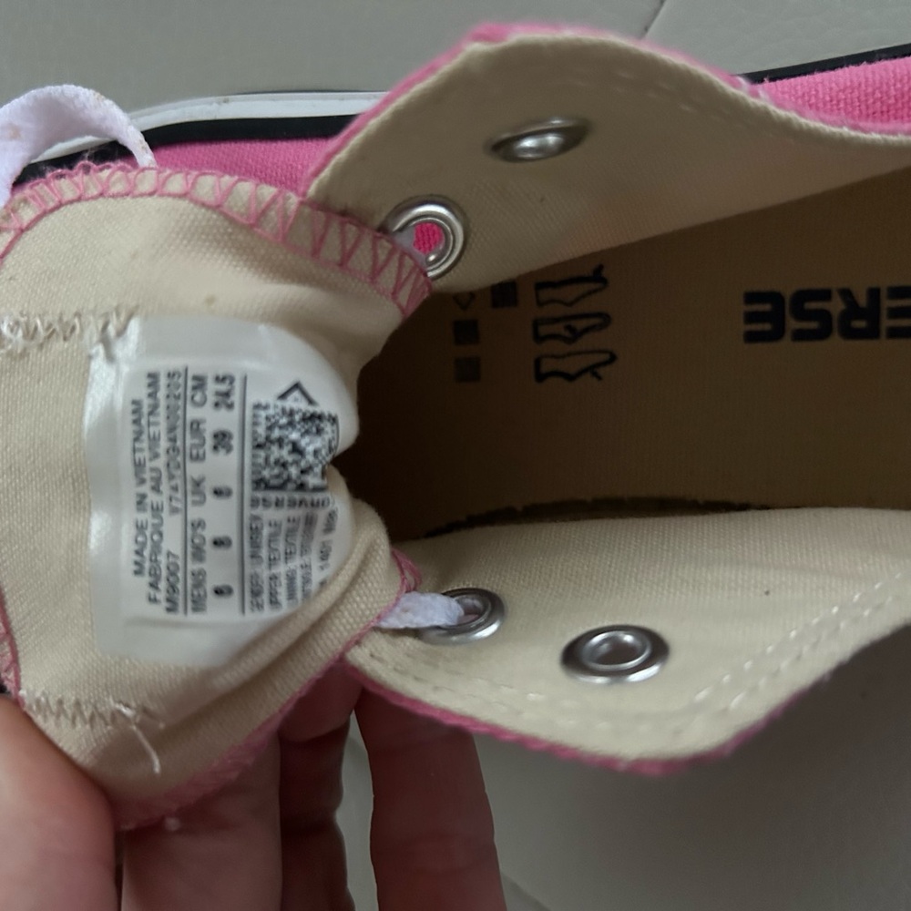Converse Women's Sneakers in Pink and White - Picture 5 of 6